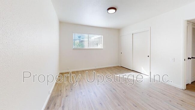 Building Photo - 905 Lakeside Dr