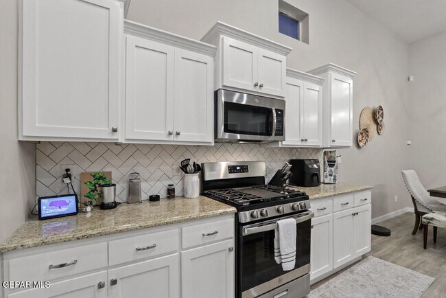 Building Photo - 4556 Marisabel Azcarate St
