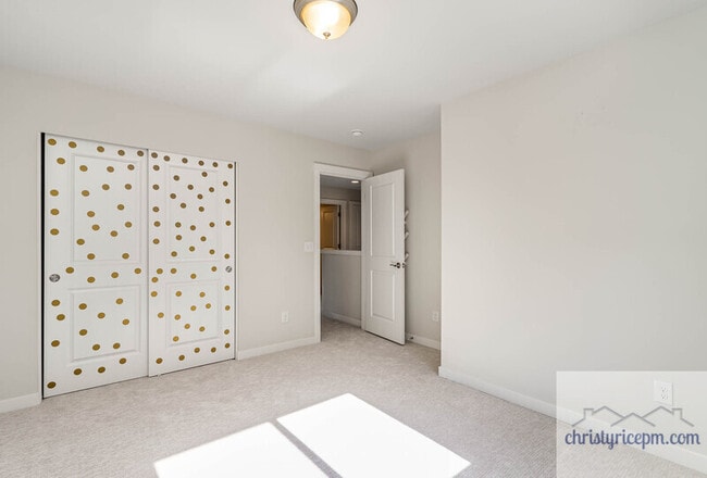 Building Photo - 24220 SE 258th Way