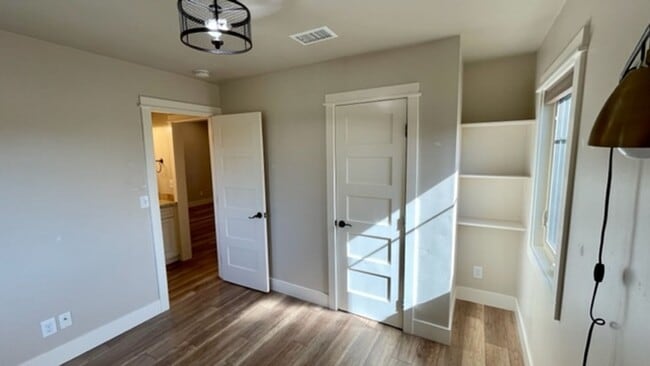 Building Photo - Extensively Renovated 3 Bedroom, 2 Bathroom Charmer in the Historic Railroad District