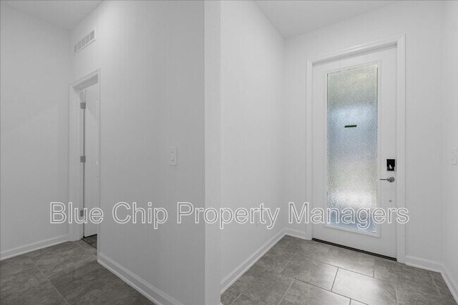 Building Photo - 3078 Country Side Dr