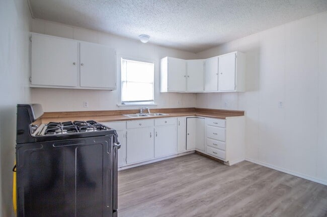 Building Photo - 1918 20th St