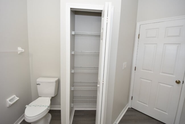Building Photo - 4 bed, 2 bath located in Matanzas Woods su...