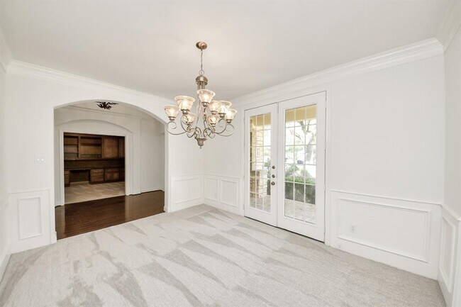 Building Photo - 3811 Parkside Dr