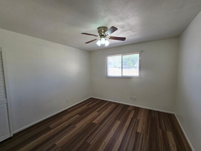 Building Photo - 2527 S Rita Ln