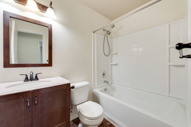 Building Photo - Charming & Spacious 3 Bedroom In North Keller