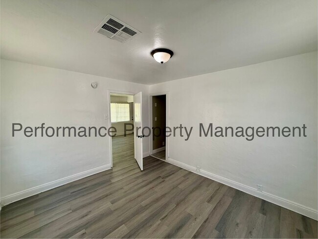 Building Photo - 3703 Eucalyptus Dr