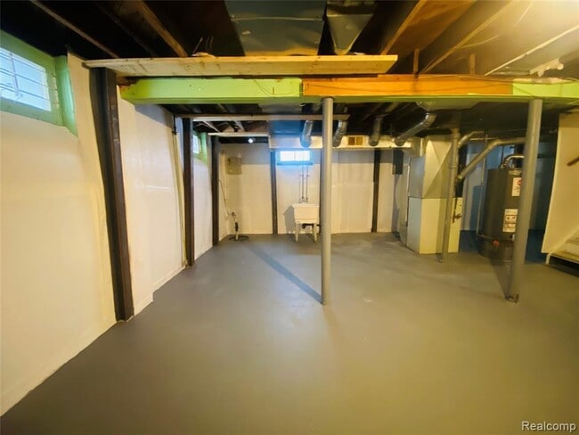 Building Photo - 15228 Lappin St