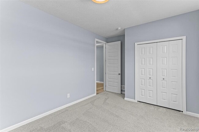 Building Photo - 711 W Windward Way