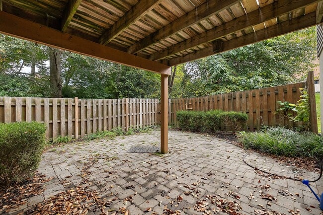 Building Photo - Lovely Home in Mendenhall Village