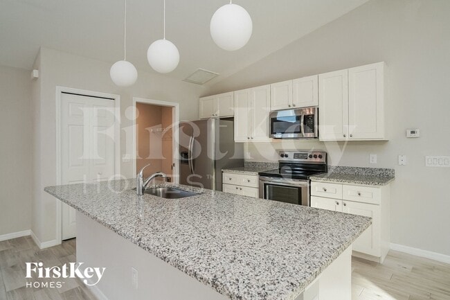 Building Photo - 1021 SW 11th Ave