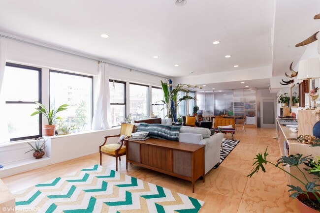 Building Photo - 4837 W Irving Park Rd