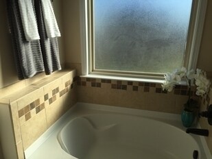 Building Photo - Beautiful 5 Bedroom, 3 Bath home located n...