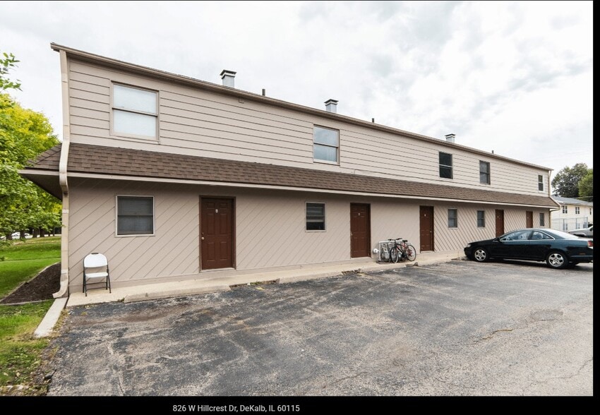 Building Photo - 826 W Hillcrest Dr