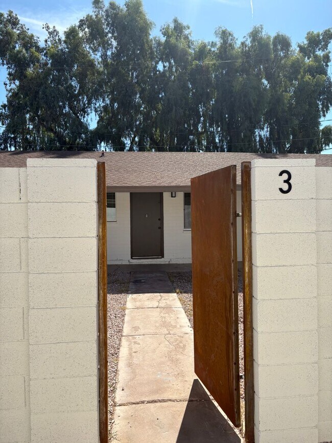 Building Photo - 817 S Melody Ln