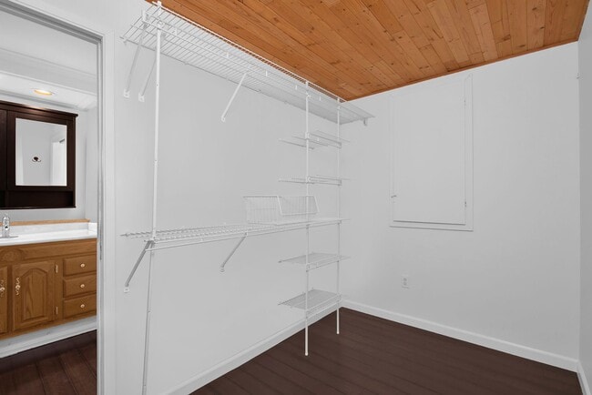 Building Photo - 12642 NE 73rd St