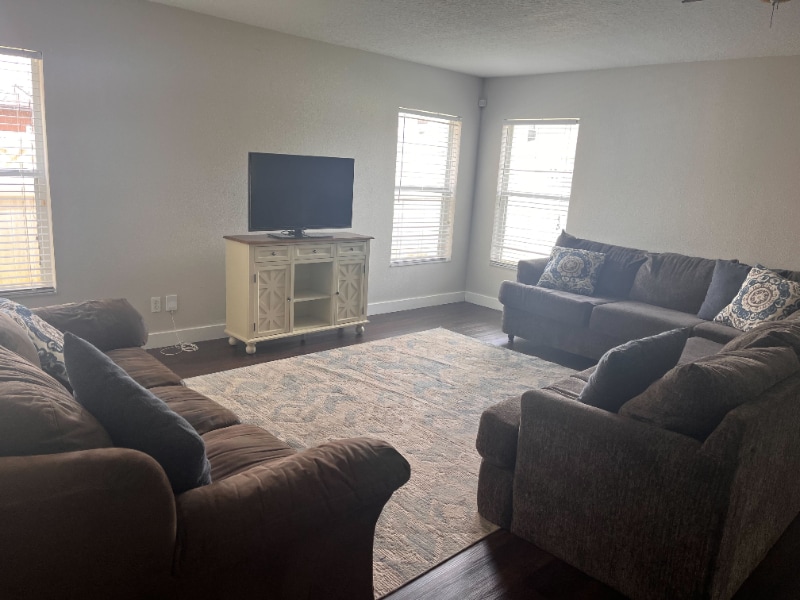 Building Photo - 1353 Karok St