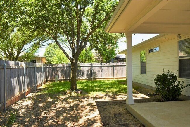 Building Photo - 3715 Julianas Way