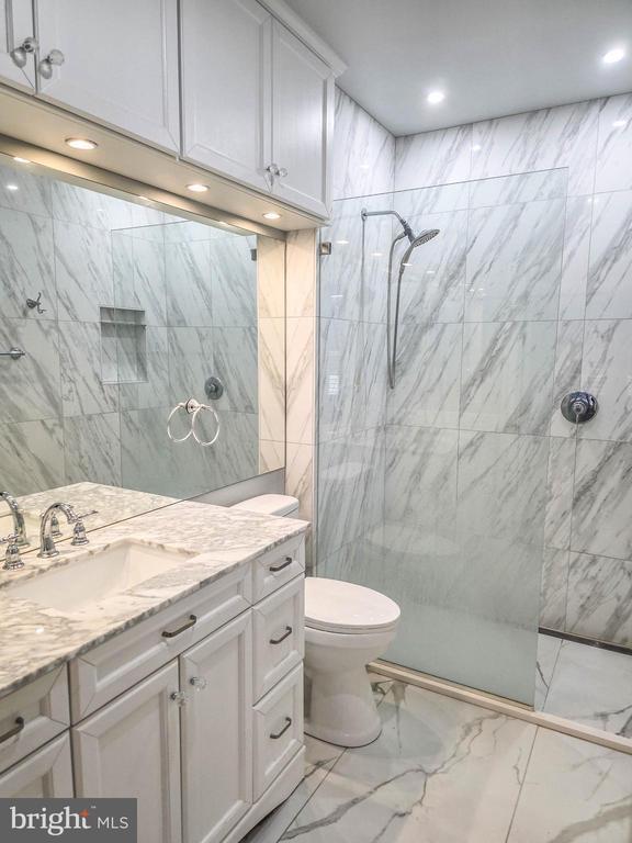 Building Photo - 1023 N Royal St