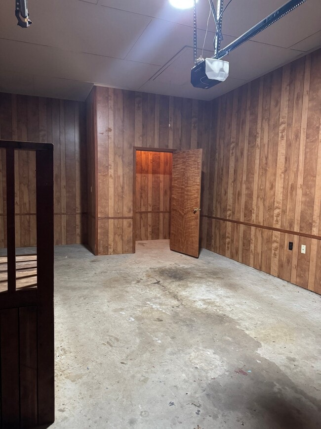 Building Photo - 2621 Oak Meadow Pl