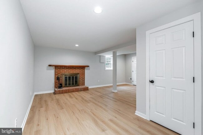 Building Photo - 561 Tiffany Ct