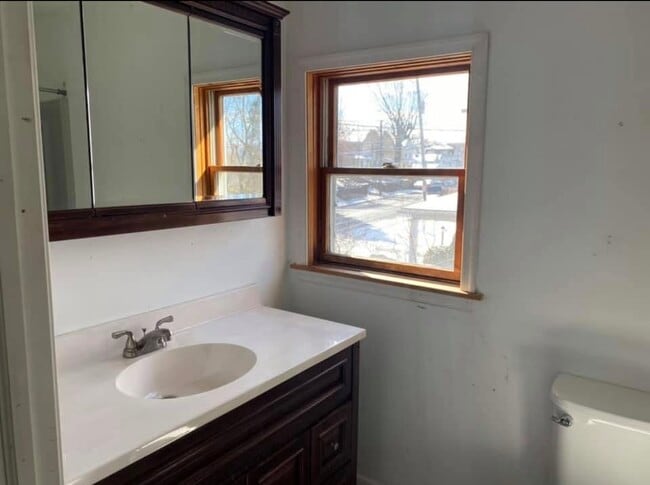 Building Photo - 220 S Valley Ave