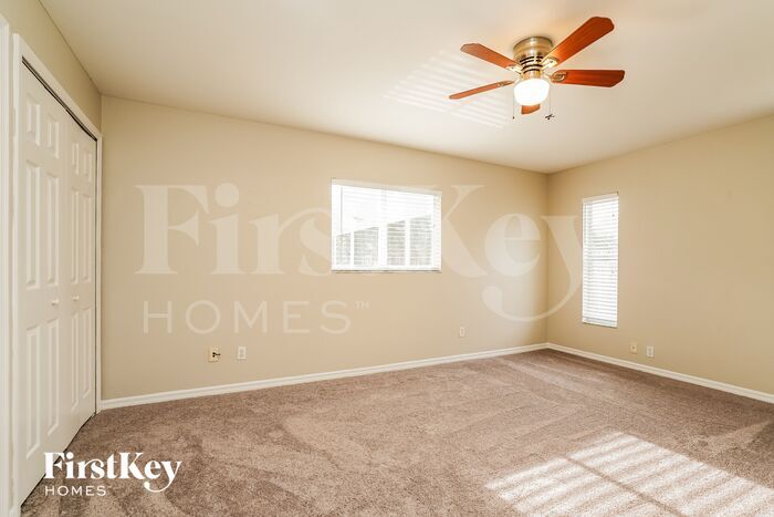 Building Photo - 2709 SW 4th Ave