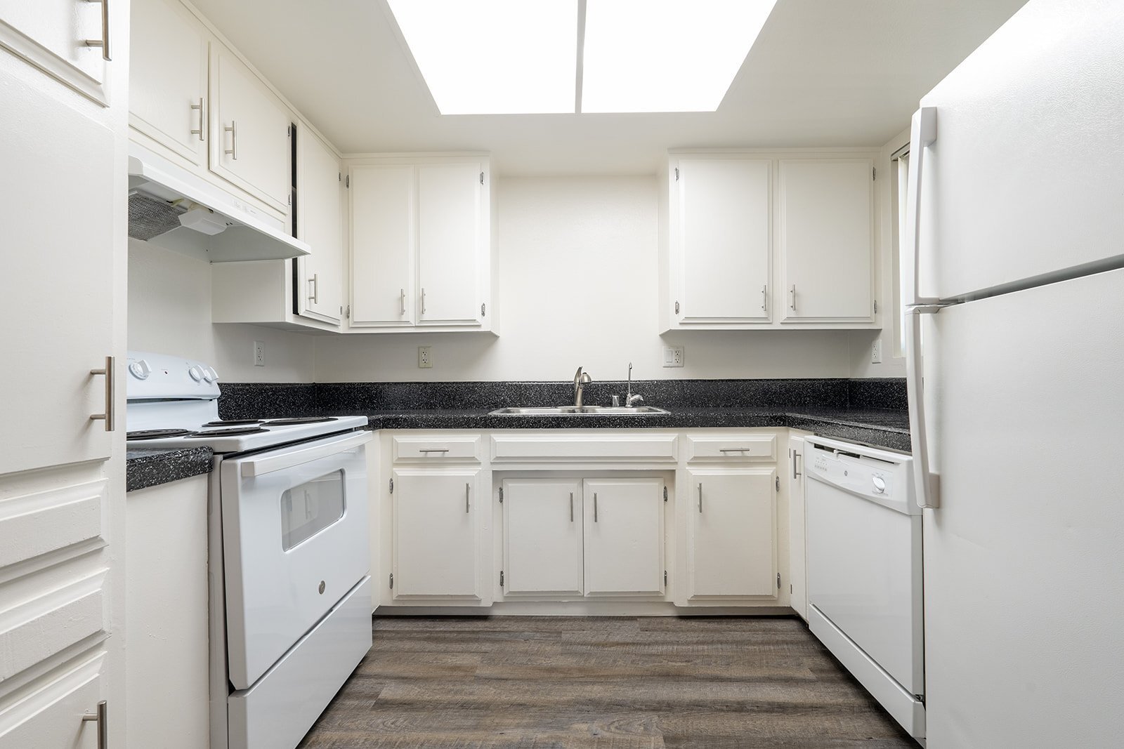 Building Photo - 1145 Meadow Lake Dr