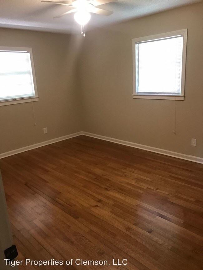 Building Photo - 218 Cochran Rd