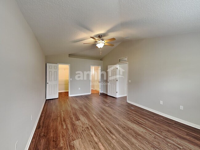 Building Photo - 49 Raintree Place