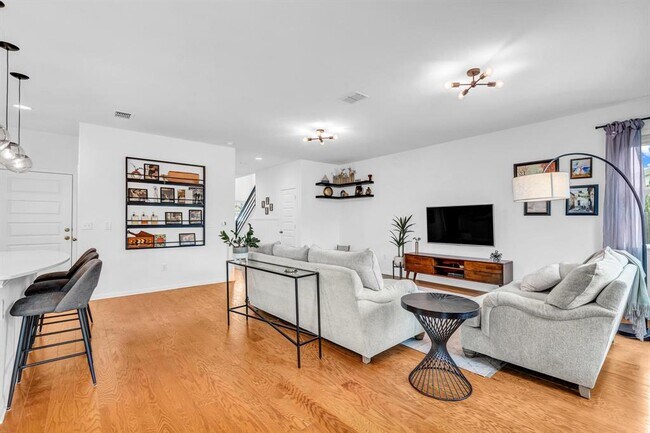 Building Photo - 10825 Blacket Dr