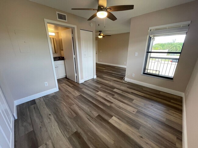 Building Photo - 5325 Summerlin Rd
