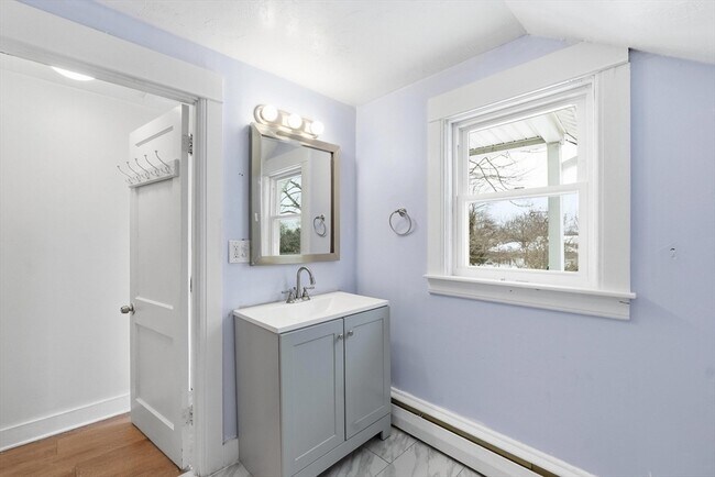 Building Photo - 26 Tower St