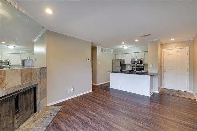 Building Photo - 8888 Tallwood Dr