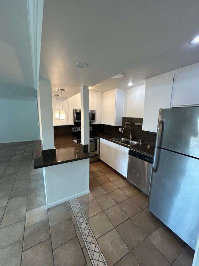 Building Photo - Upgraded 2 Bedroom 2 Bath Condo, Available Now!