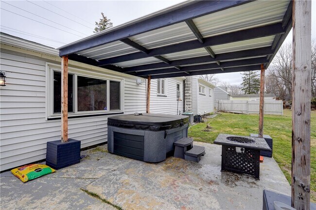 Building Photo - 889 Long Pond Rd