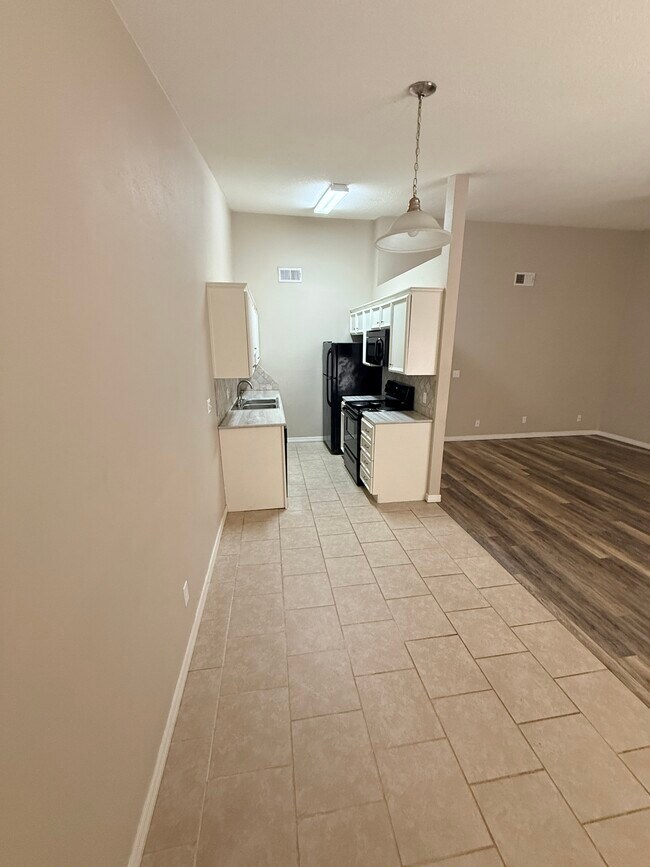 Building Photo - 822 Hardy Springs Cir