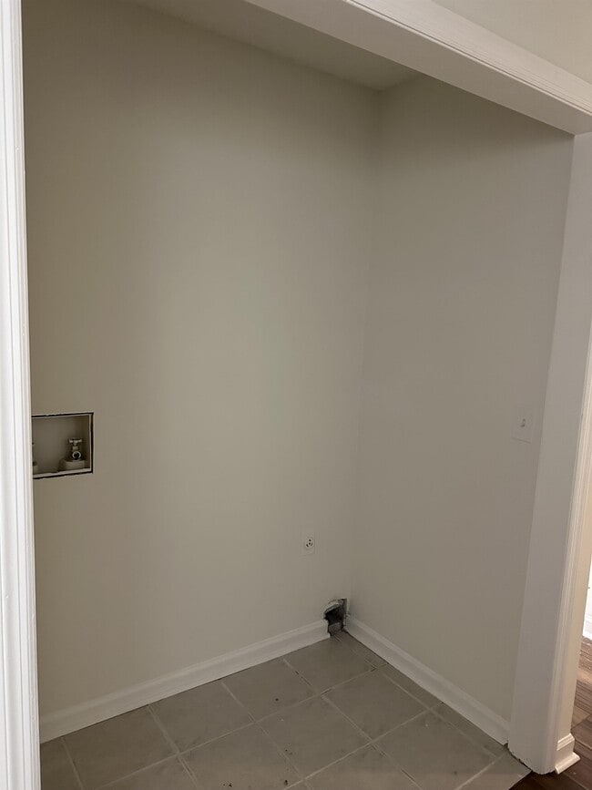 Building Photo - 4106 Hawthorne Cir