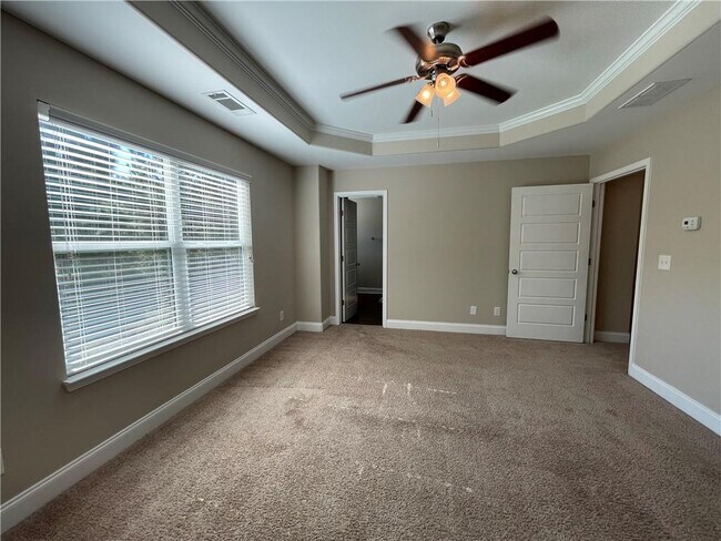 Building Photo - 495 Kirkland Dr