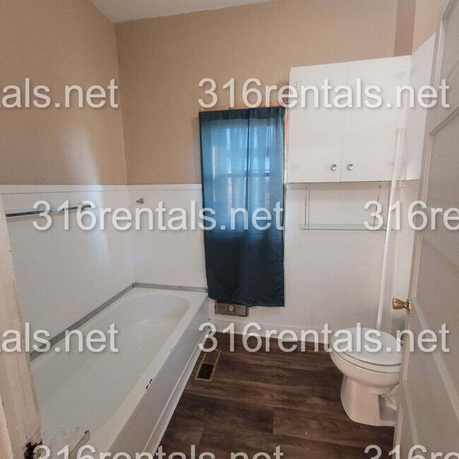 Building Photo - $1175 - 3 bed 2 bath - Single Family Home