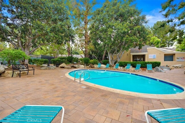 Building Photo - 80 Lakepines-