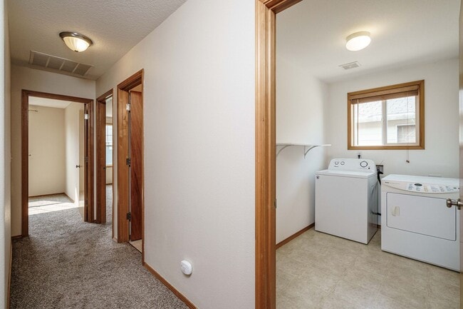 Building Photo - 3 bedroom 2.5 Bath - On Dead End Street - Low Maintenance Fenced Yard - Community Center with Swi...