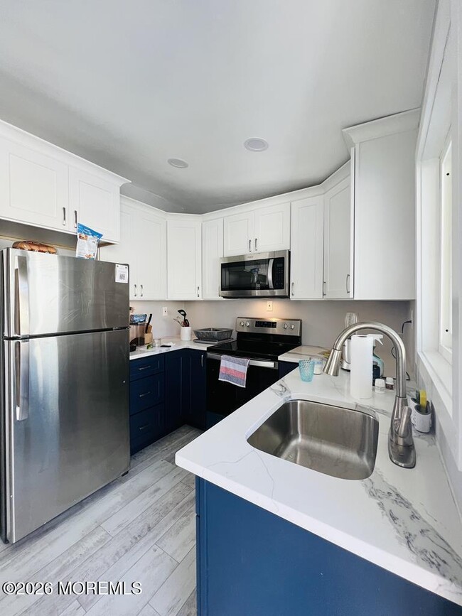 Building Photo - 1704 Boulevard