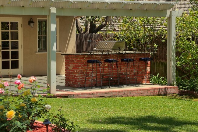 Building Photo - 605 Brightside Ln