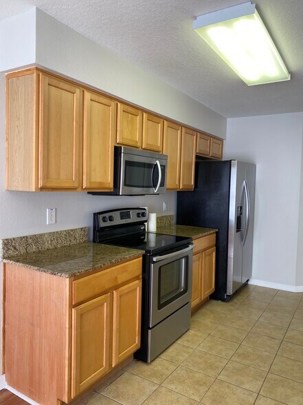 Building Photo - 7954 Carriage Pointe Dr