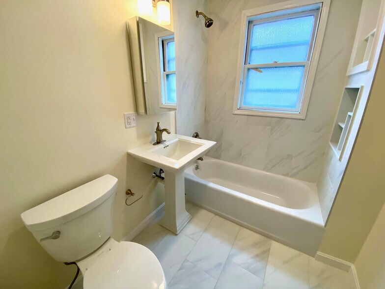 Building Photo - 24 Clyde Rd