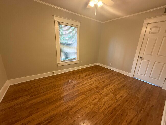 Building Photo - 2078 Walker Ave
