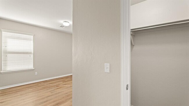 Building Photo - 621 Christian Ln