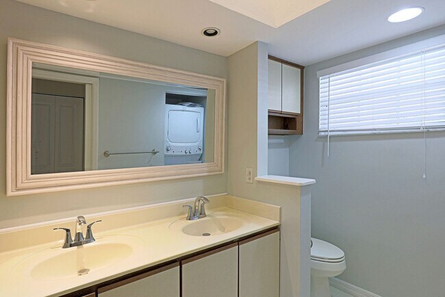 Building Photo - AVAILABLE NOW