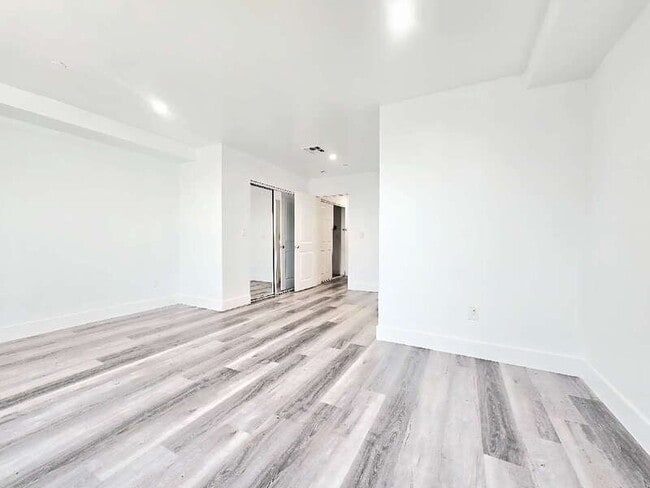 Building Photo - 2855 Cincinnati St